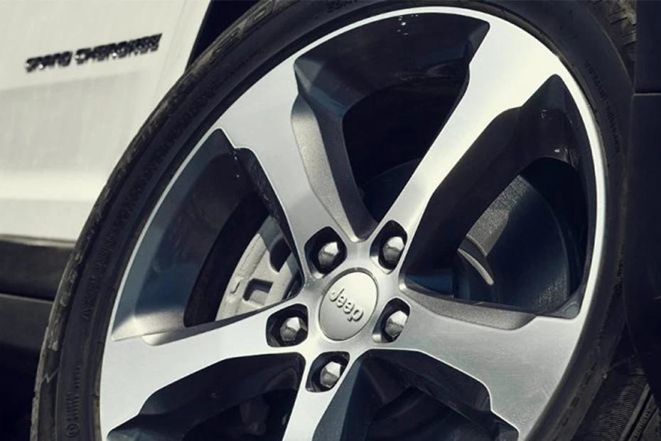 Jeep Grand Cherokee wheel-closeup view highlighting pattern, finish, and attitude