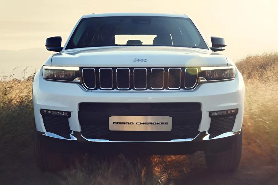 Jeep Grand Cherokee side-profile view highlighting roofline, stance, and proportion