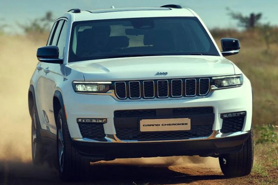 Jeep Grand Cherokee top-view view highlighting contour, symmetry, and packaging