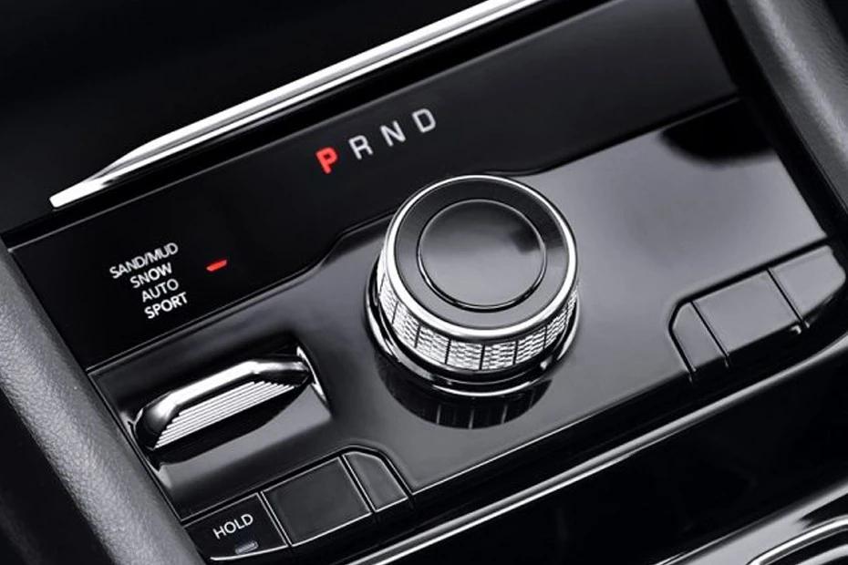 Jeep Grand Cherokee console-view view highlighting storage, controls, and ergonomics