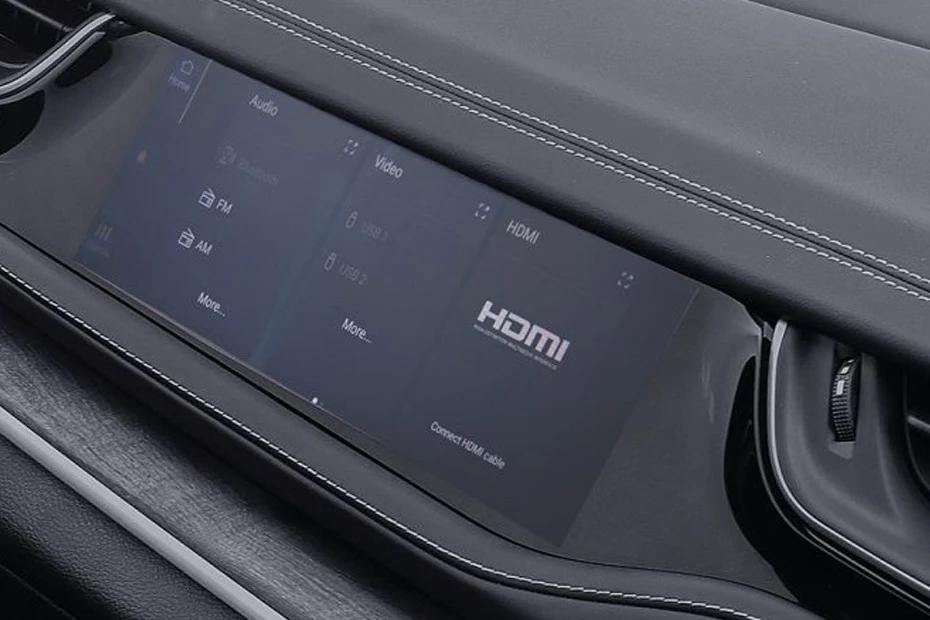Jeep Grand Cherokee infotainment view highlighting screen, clarity, and usability