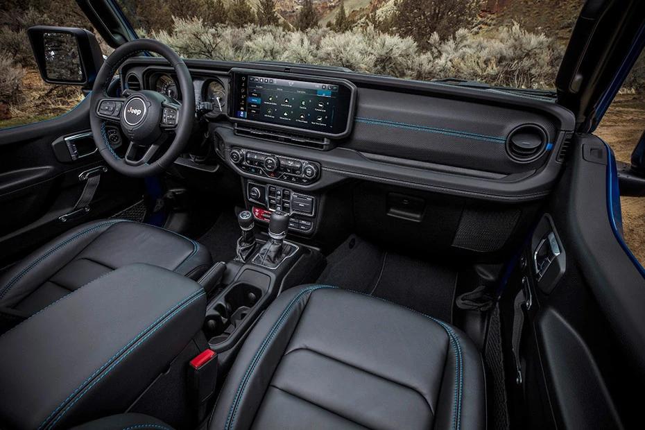 Jeep Wrangler dashboard view highlighting layout, materials, and clarity