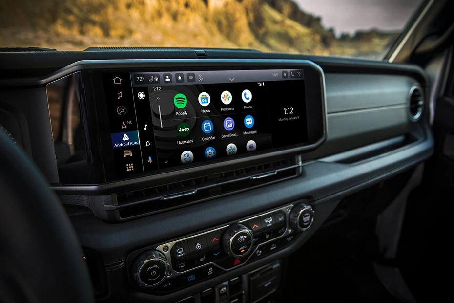 Jeep Wrangler infotainment view highlighting screen, clarity, and usability