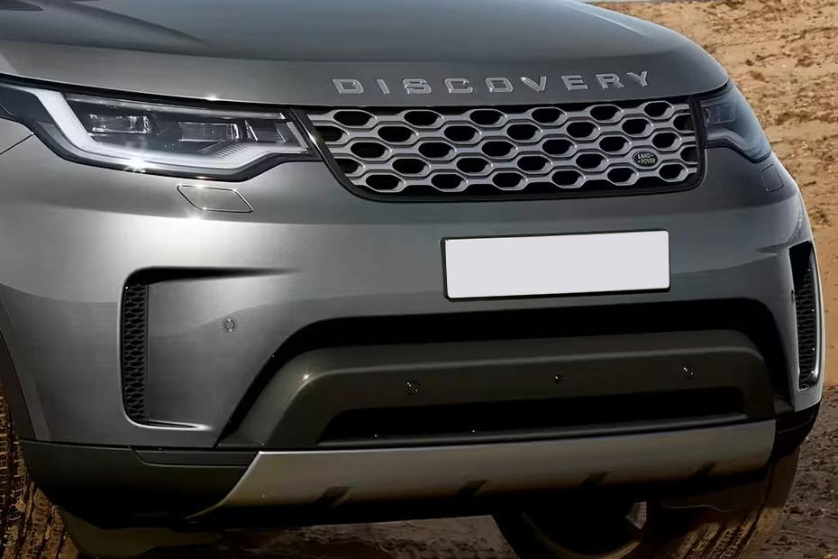 Land Rover Discovery console-view view highlighting storage, controls, and ergonomics