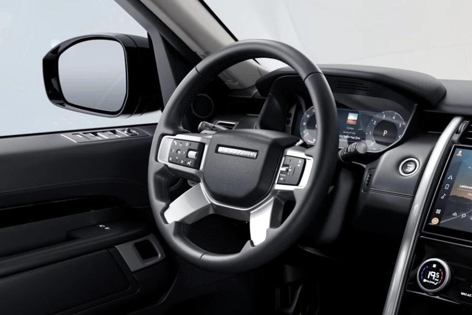 Land Rover Discovery steering-wheel view highlighting grip, controls, and comfort