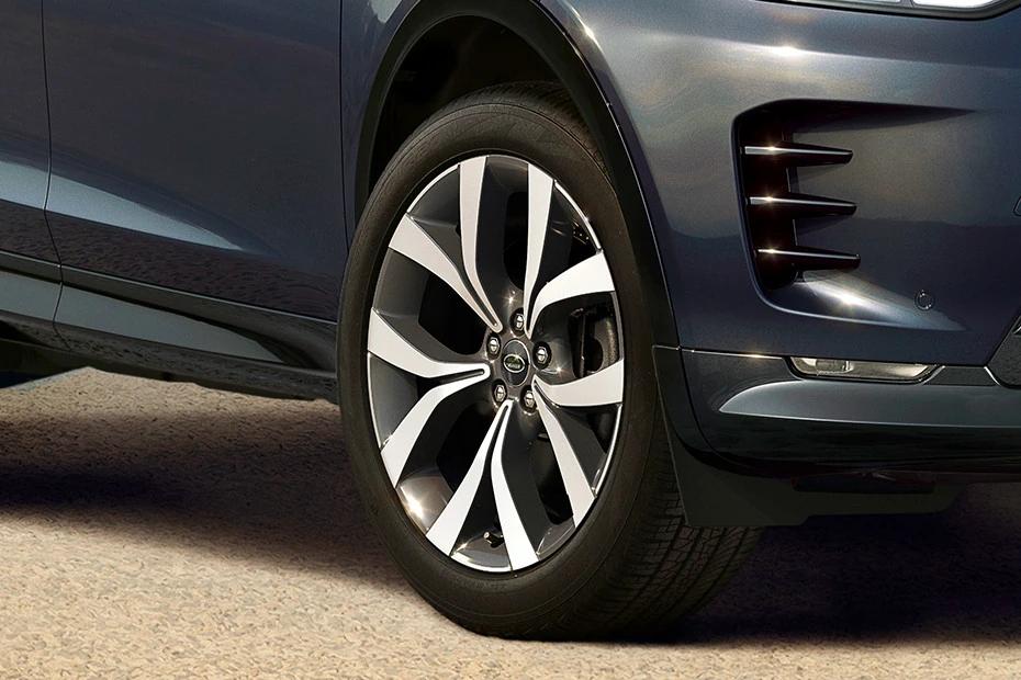 Land Rover Discovery Sport wheel-closeup view highlighting pattern, finish, and attitude