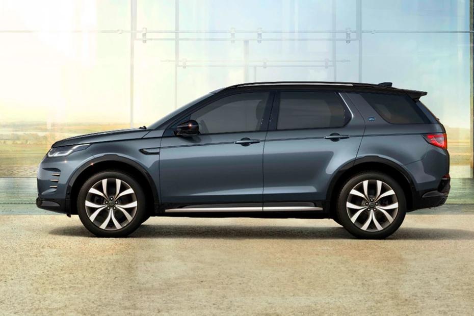 Land Rover Discovery Sport rear-view view highlighting width, presence, and balance