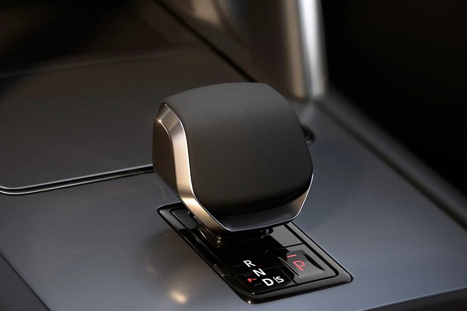 Land Rover Discovery Sport infotainment view highlighting screen, clarity, and usability