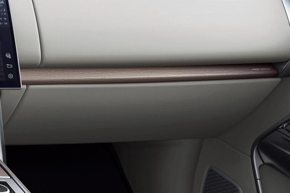 Land Rover Range Rover boot-space view highlighting capacity, access, and versatility
