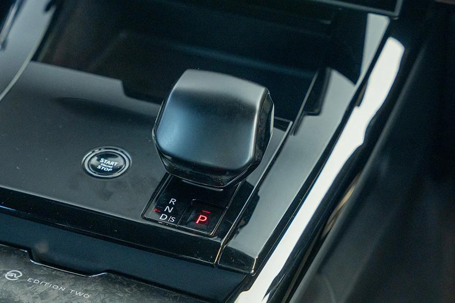 Land Rover Range Rover Sport console-view view highlighting storage, controls, and ergonomics