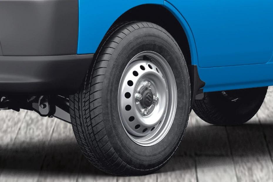 Maruti Eeco wheel-closeup view highlighting pattern, finish, and attitude