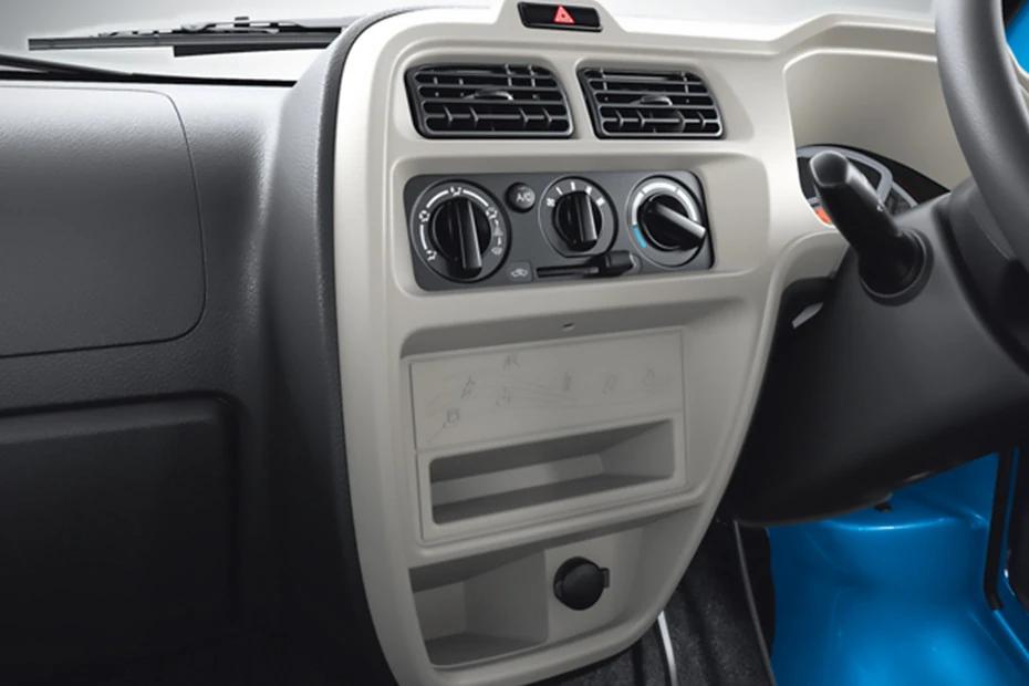 Maruti Eeco infotainment view highlighting screen, clarity, and usability