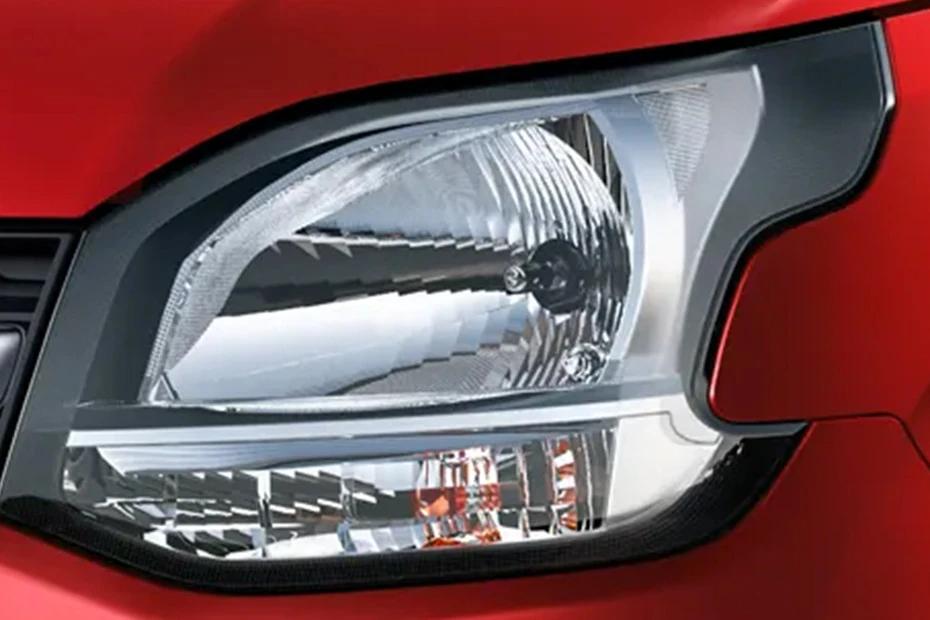 Maruti Wagon R dashboard view highlighting layout, materials, and clarity