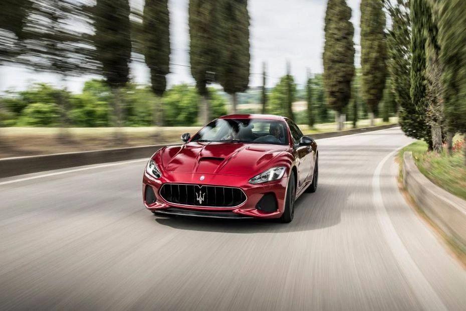 Maserati Gran Turismo top-view view highlighting contour, symmetry, and packaging