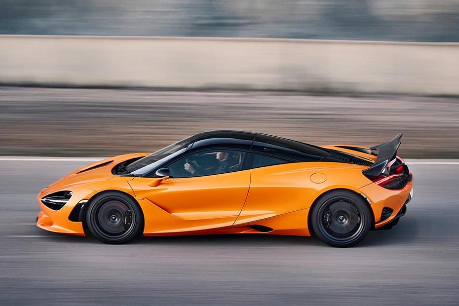 Mclaren 750s side-profile view highlighting roofline, stance, and proportion