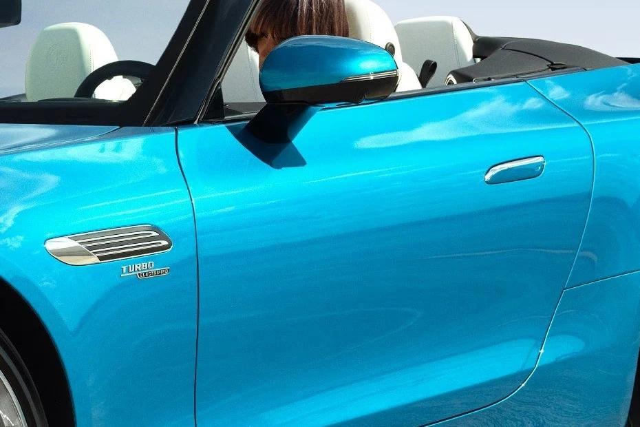 Mercedes Benz Amg Sl front-seats view highlighting support, padding, and comfort