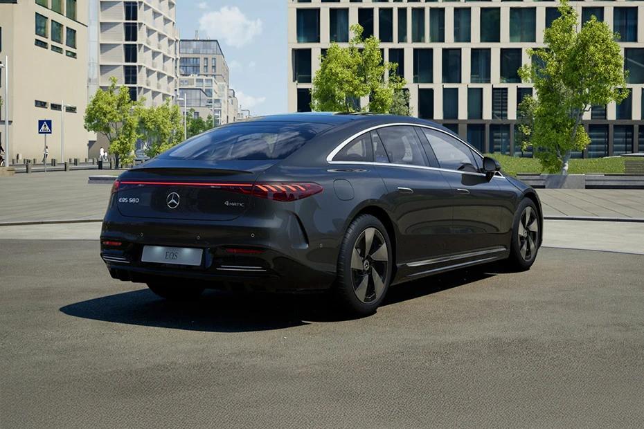 Mercedes Benz Eqs top-view view highlighting contour, symmetry, and packaging