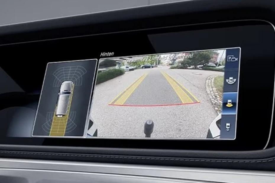 Mercedes Benz G Class infotainment view highlighting screen, clarity, and usability