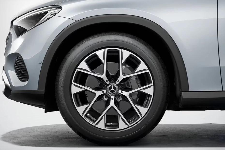 Mercedes Benz Glc wheel-closeup view highlighting pattern, finish, and attitude