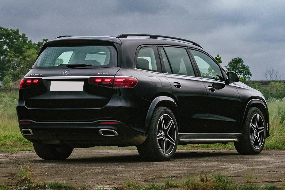 Mercedes Benz Gls top-view view highlighting contour, symmetry, and packaging