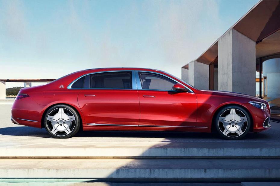 Mercedes Benz Maybach S Class top-view view highlighting contour, symmetry, and packaging