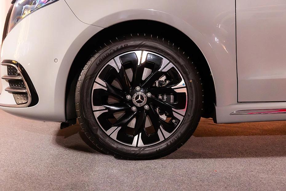 Mercedes Benz V Class wheel-closeup view highlighting pattern, finish, and attitude