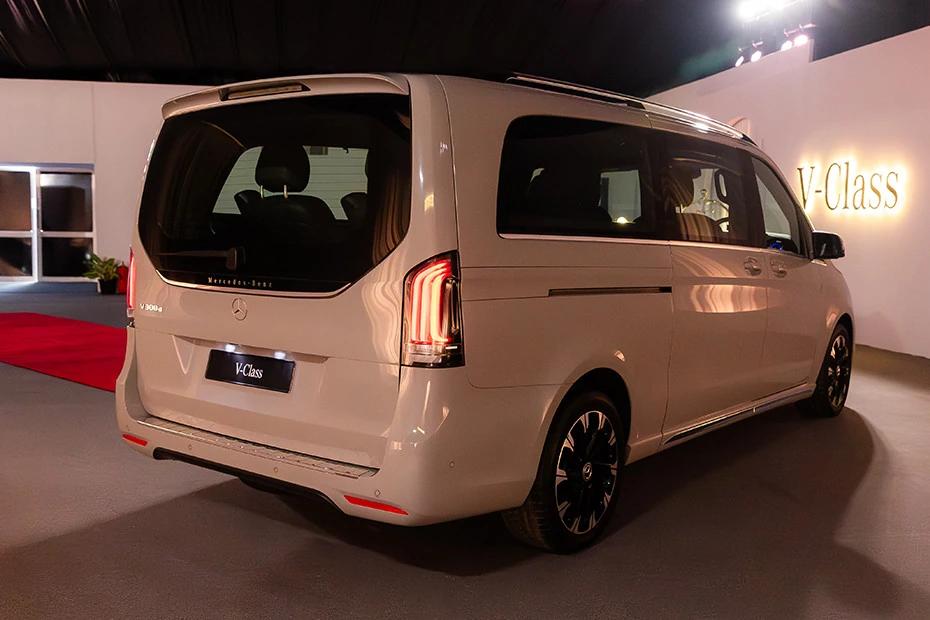 Mercedes Benz V Class top-view view highlighting contour, symmetry, and packaging