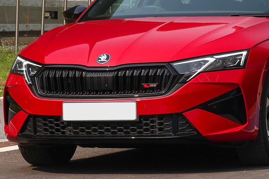 Skoda Octavia Rs wheel-closeup view highlighting pattern, finish, and attitude