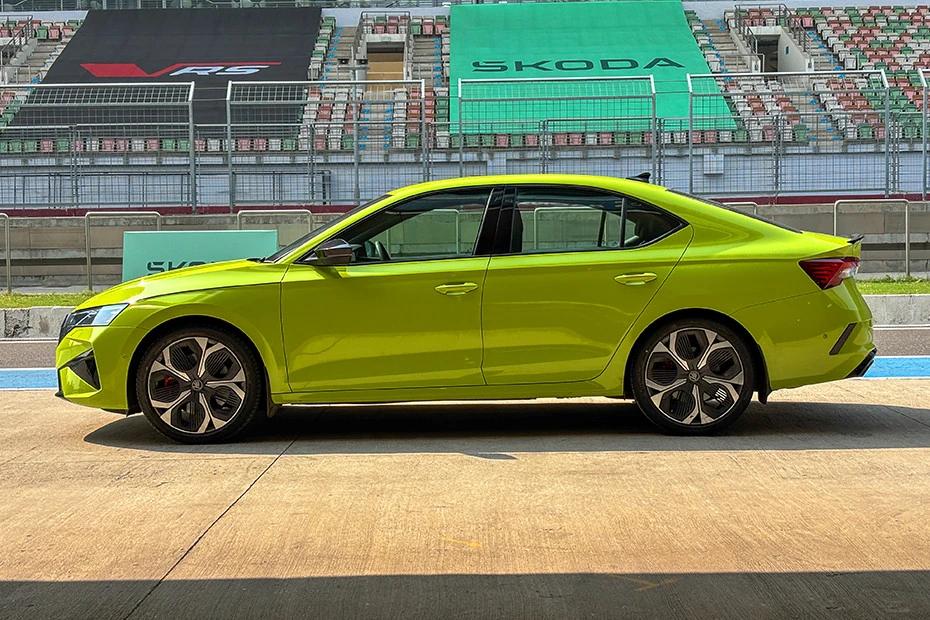 Skoda Octavia Rs side-profile view highlighting roofline, stance, and proportion