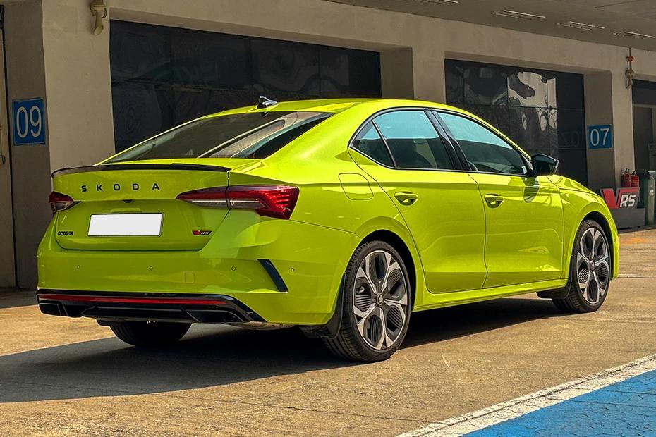 Skoda Octavia Rs top-view view highlighting contour, symmetry, and packaging