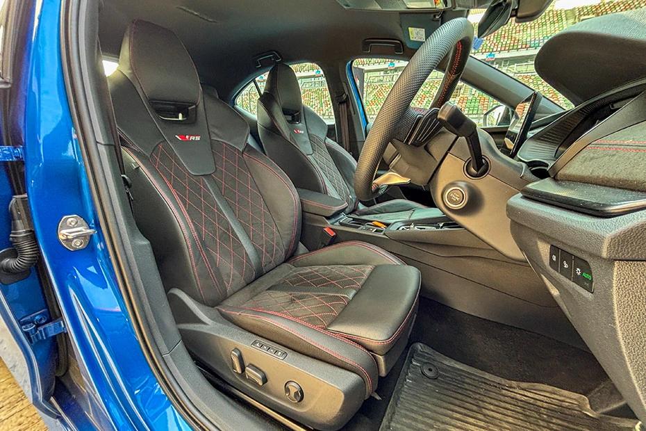 Skoda Octavia Rs front-seats view highlighting support, padding, and comfort