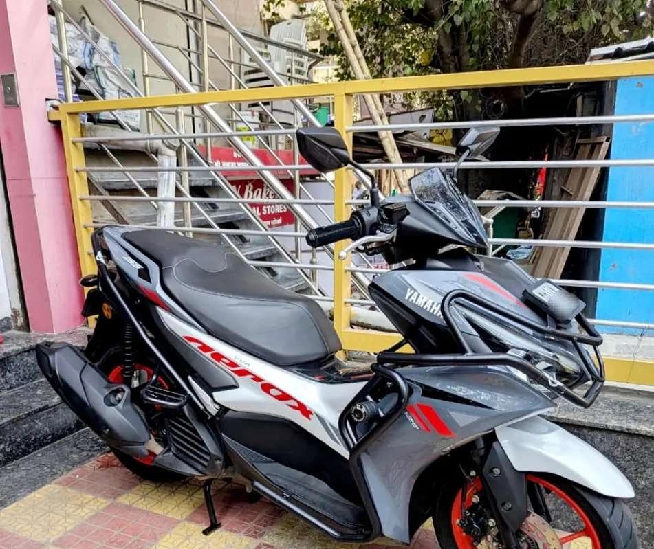 Yamaha Aerox TCS, ABS.