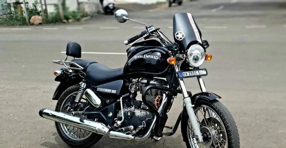 Royal enfield thunderbird 350.with new tyers battery horn extra lights