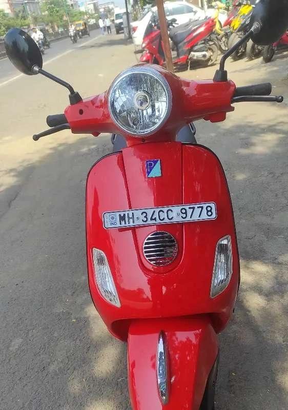 Vespa Lx 125 top condition under warranty and insurance