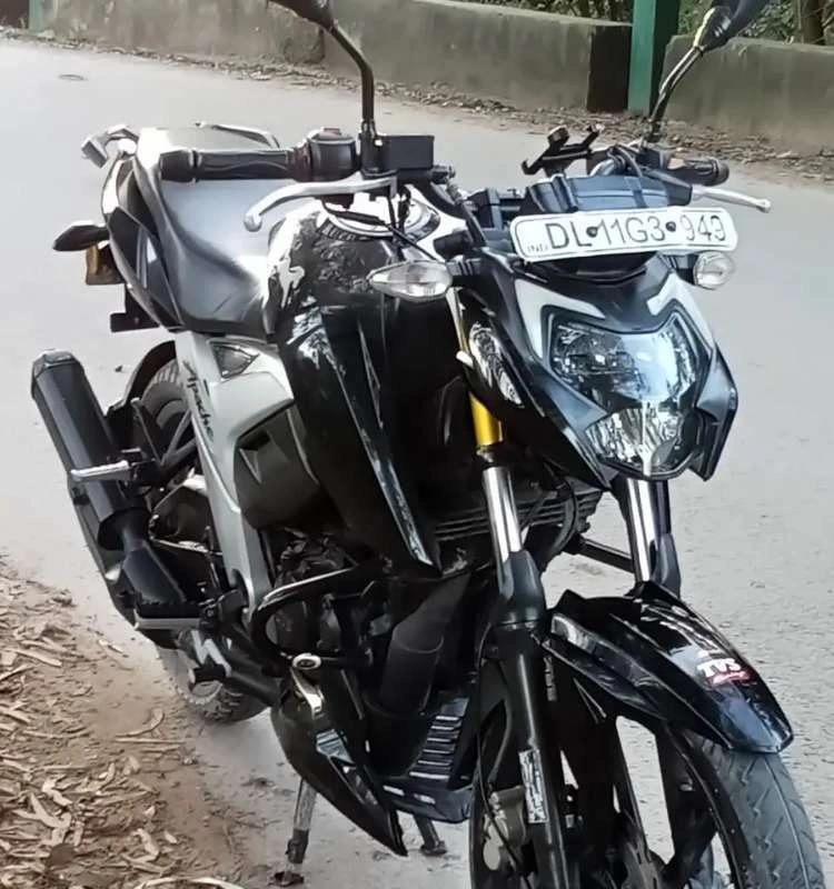 Black TVS Apache 160 4v
