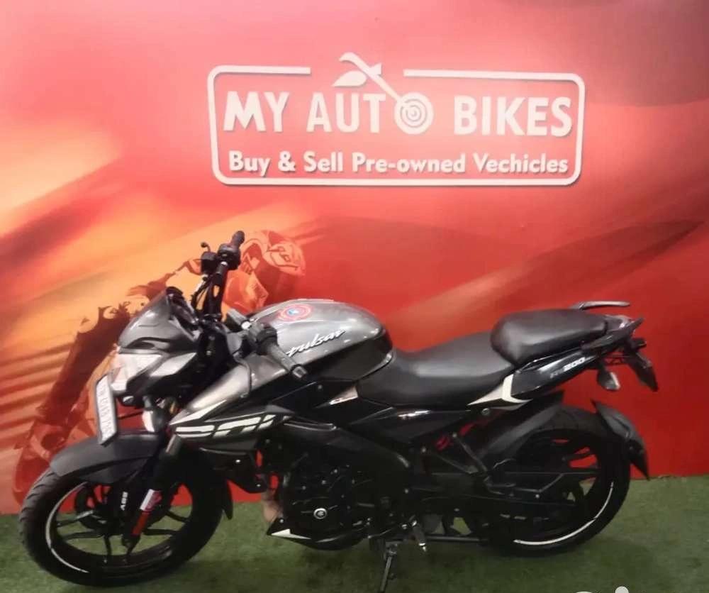 Bajaj pulsarns200-2022-18000km