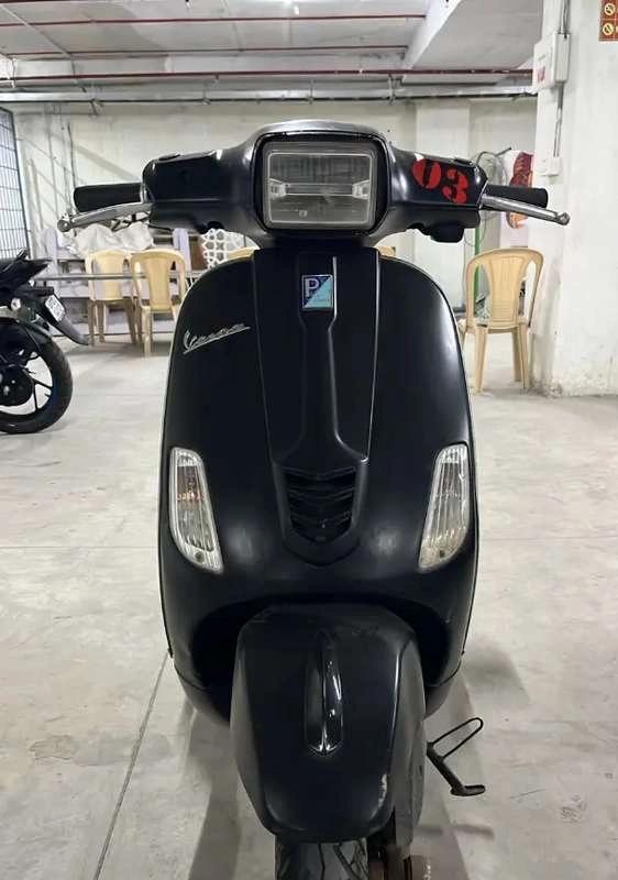 Vespa scooty