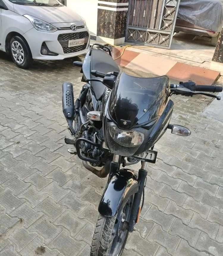 Pulsar 125 Neon disc brand new Ist owner just like new