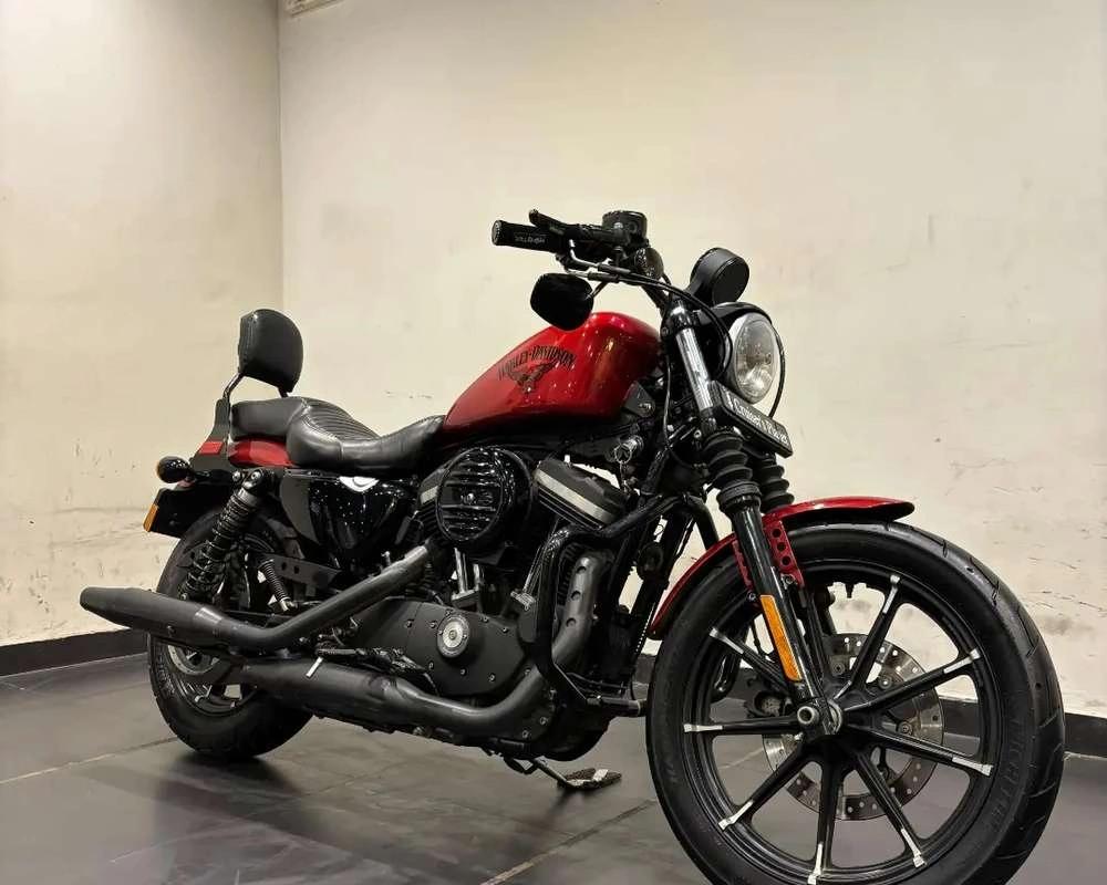 HARLEY DAVIDSON IRON 883