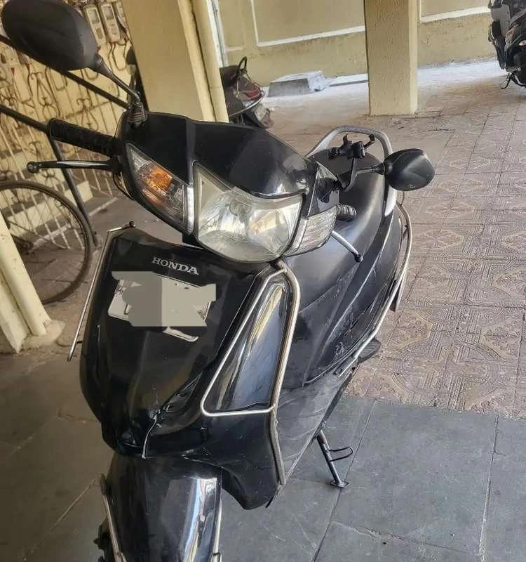 Both tyre new, battery also 1 and half year old, self start.