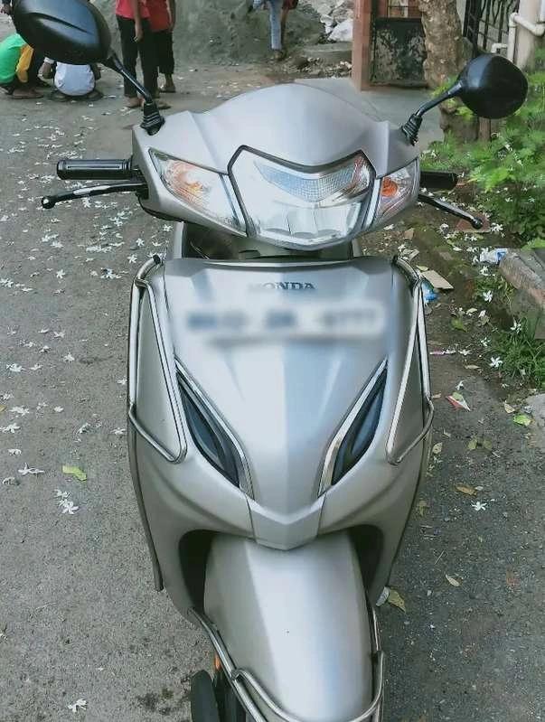 Selling Activa 5g 2018 model