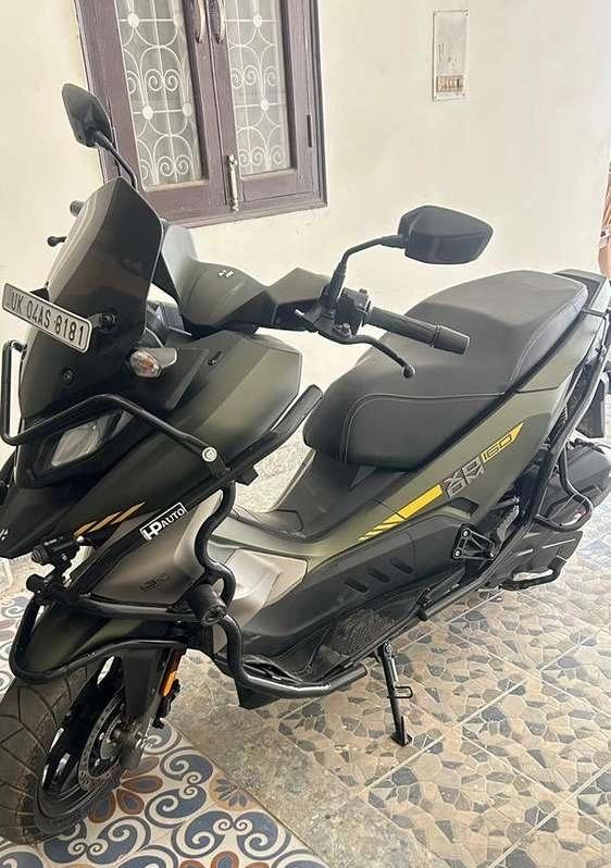 New maxi scooter driven 451 km on road price 1.78 lac sale price 1.63