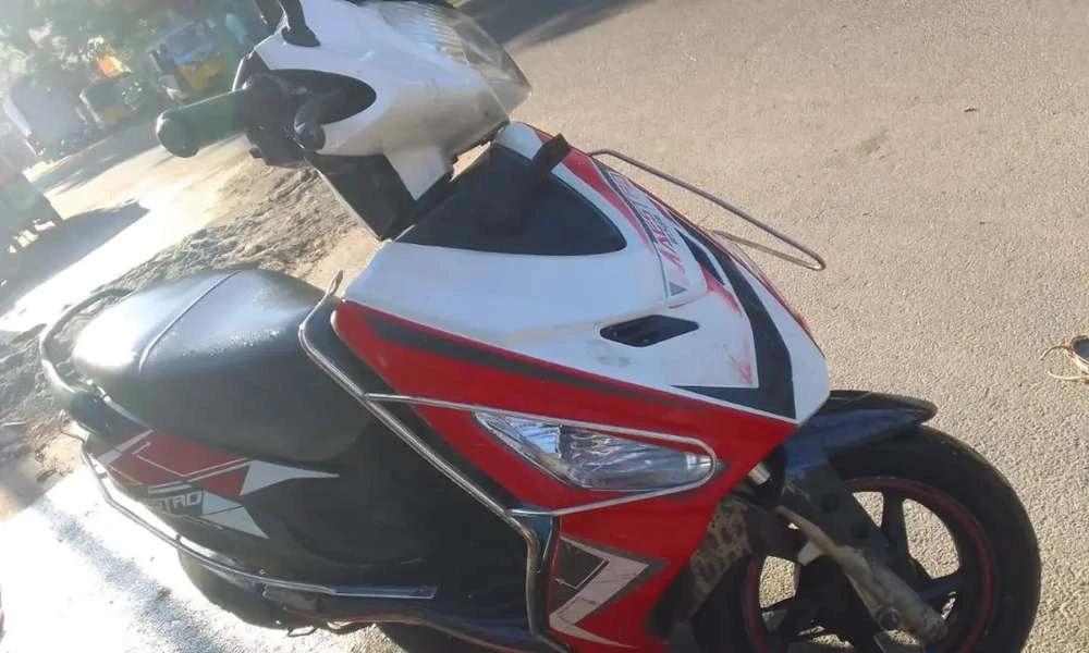 Hero Honda Maestro white and red colour for good condition