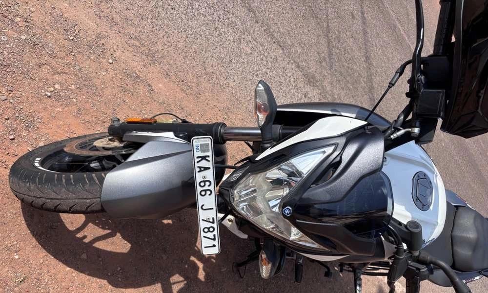 Pulsar NS 200 pearl white
