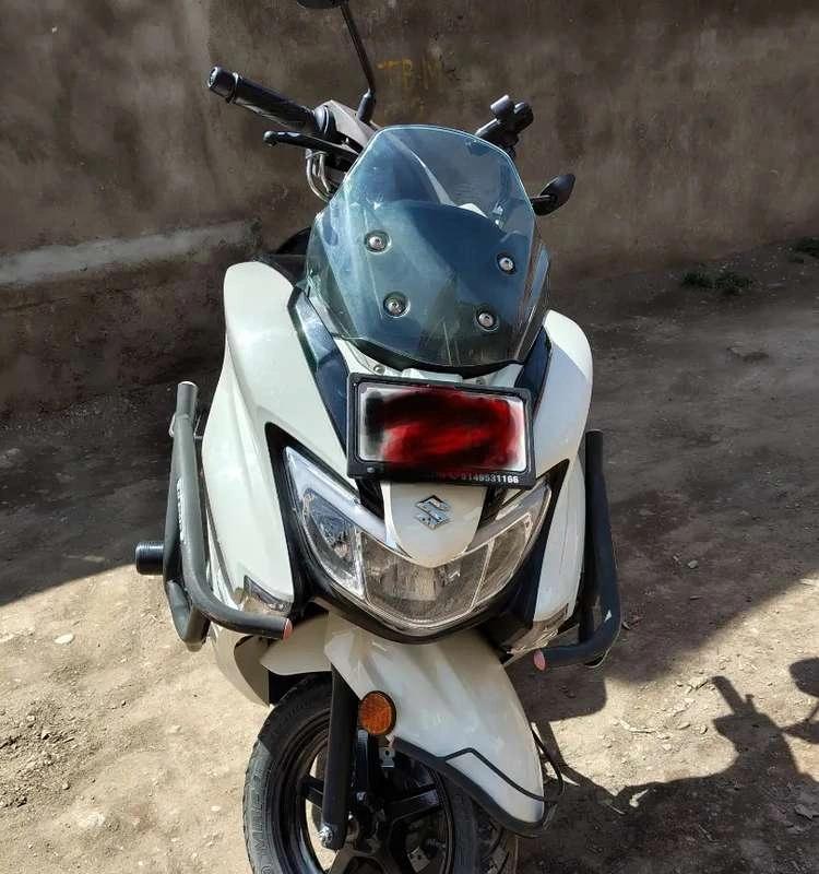 I want to sell my scooty as good as new scratch less scooty