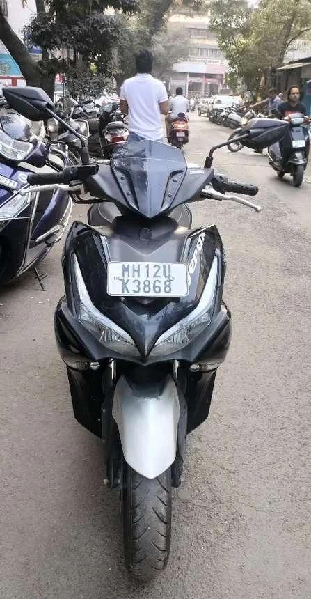 A YAMAHA Aerox 155 dish brack bike is good condition