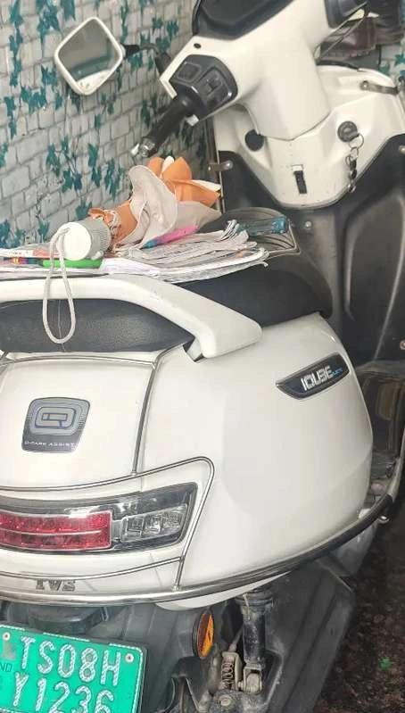 TVs iqube electric with excellent condition