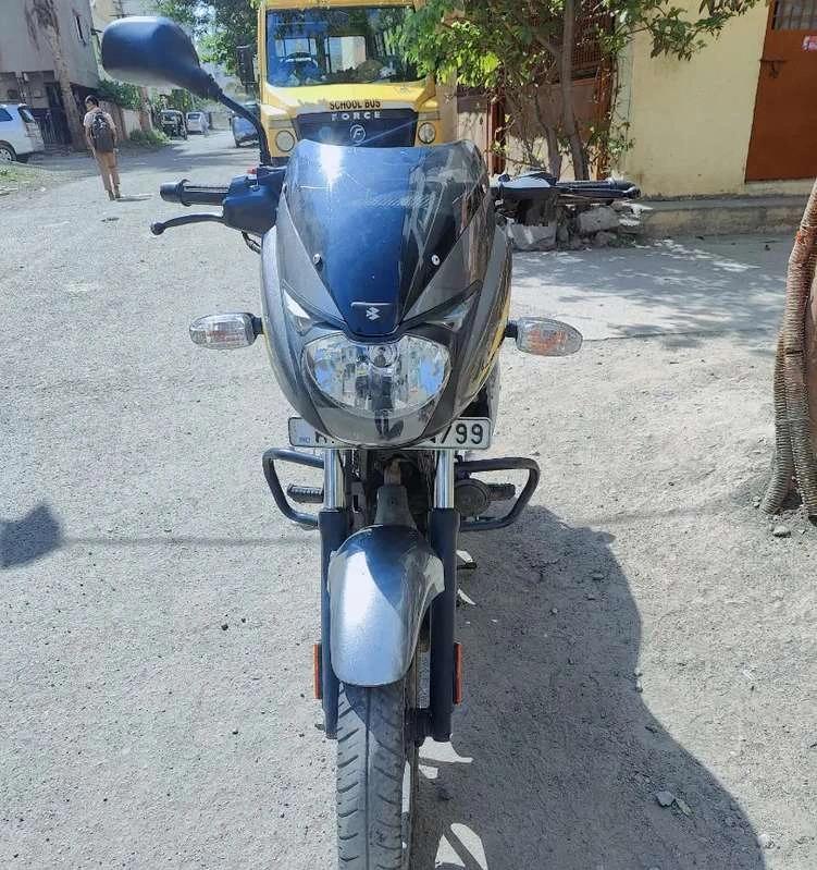 Single hand used Pulsar 125 E20 April 2023